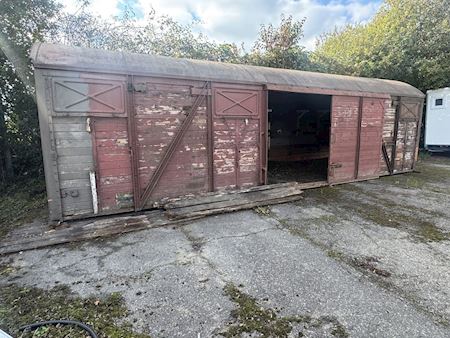 Togvogn med patina