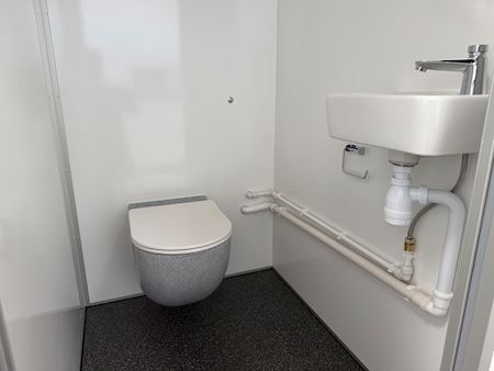 Vacuum toilet med to toiletter