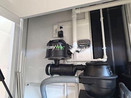 Vacuum toilet med to toiletter