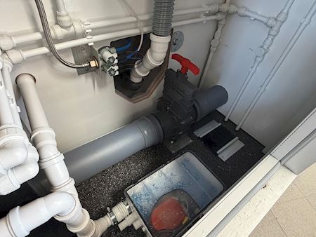 Vacuum toilet med to toiletter