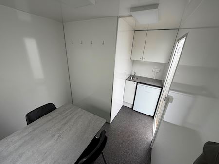 TYPE 320: 4 PERSONERS SPISEVOGN/KONTOR MED TOILET