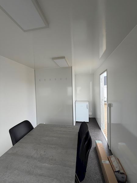 TYPE 450: 6 PERSONES SPISE-/KONTORVOGN MED TOILET