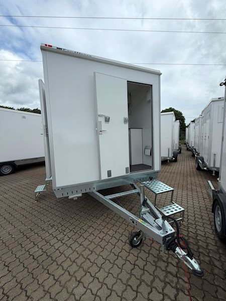 TYPE 450: 6 PERSONES SPISE-/KONTORVOGN MED TOILET