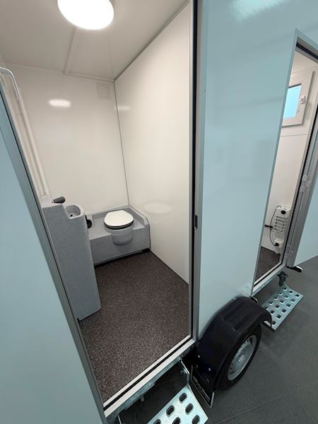 TYPE 240: MOBIL TOILETVOGNE MED 2 TOILETTER