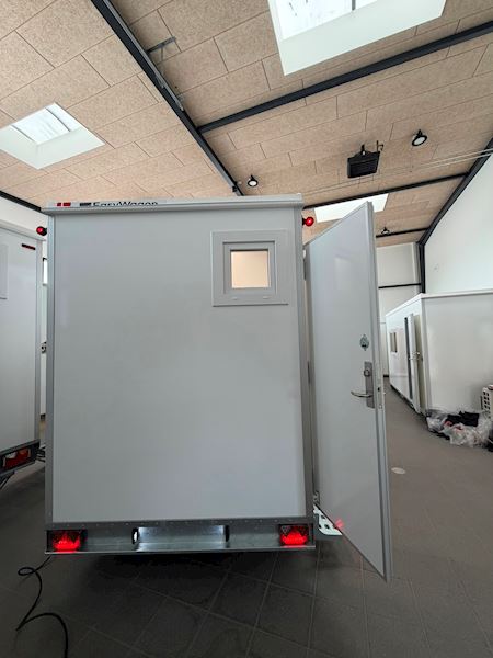 TYPE 240: MOBIL TOILETVOGNE MED 2 TOILETTER