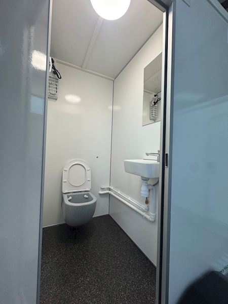 Vacuum toilet med to toiletter
